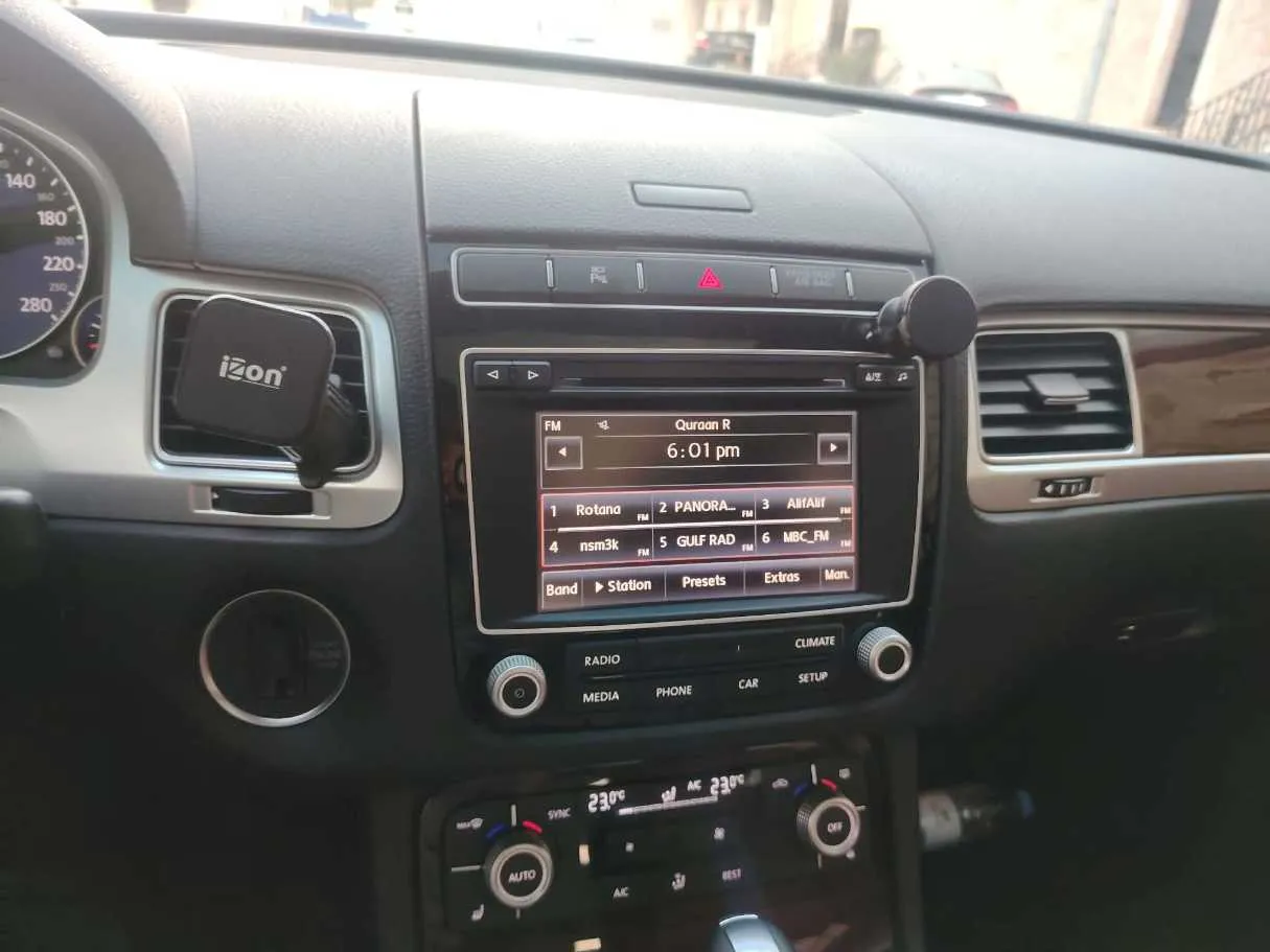 Car image 25