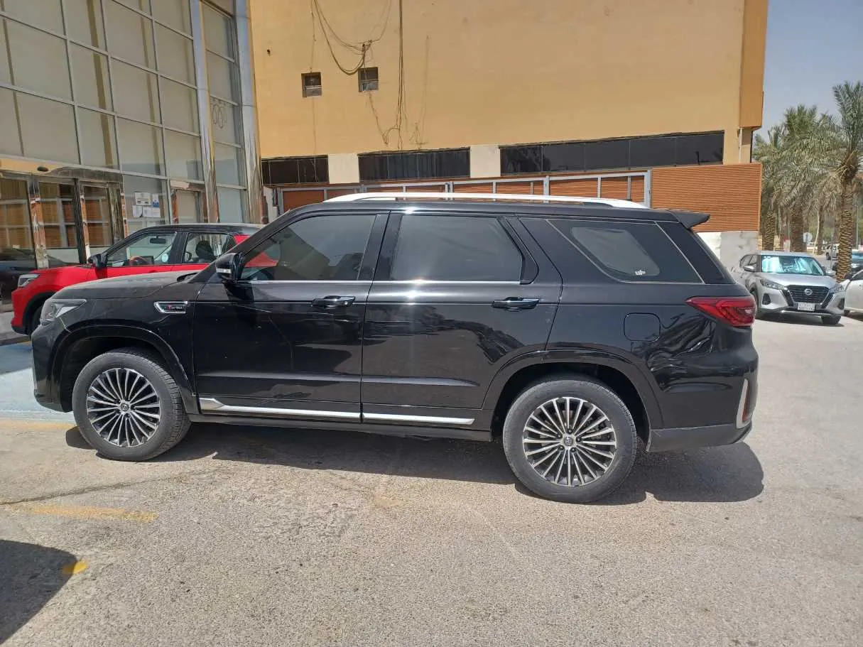 Car image 8