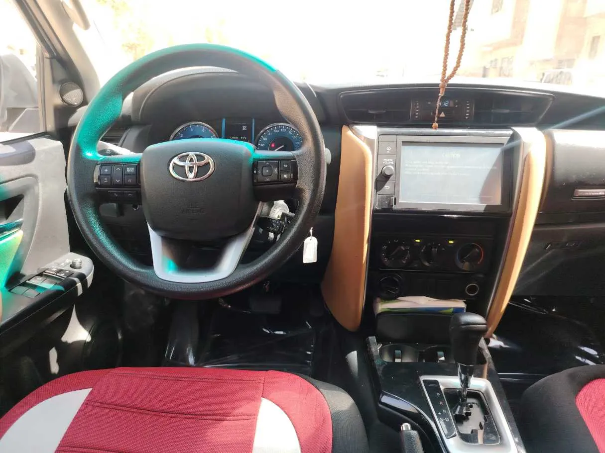 Car image 18