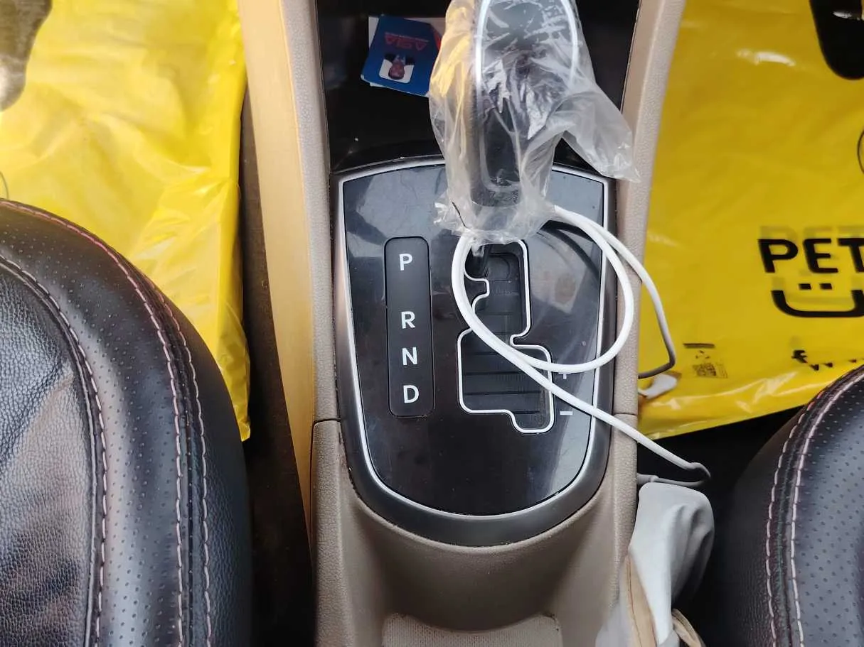 Car image 16