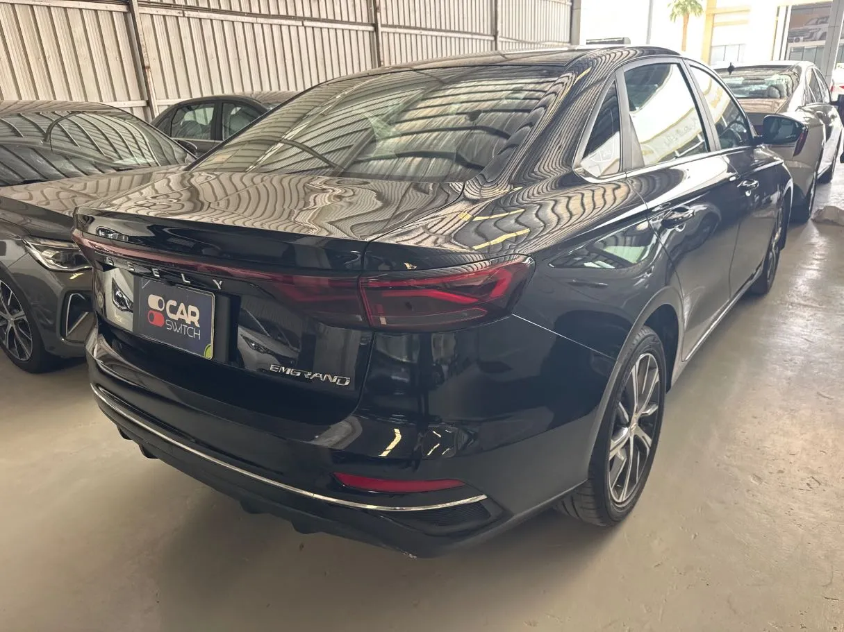 Car image 3