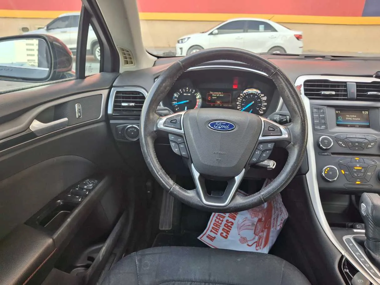 Car image 14