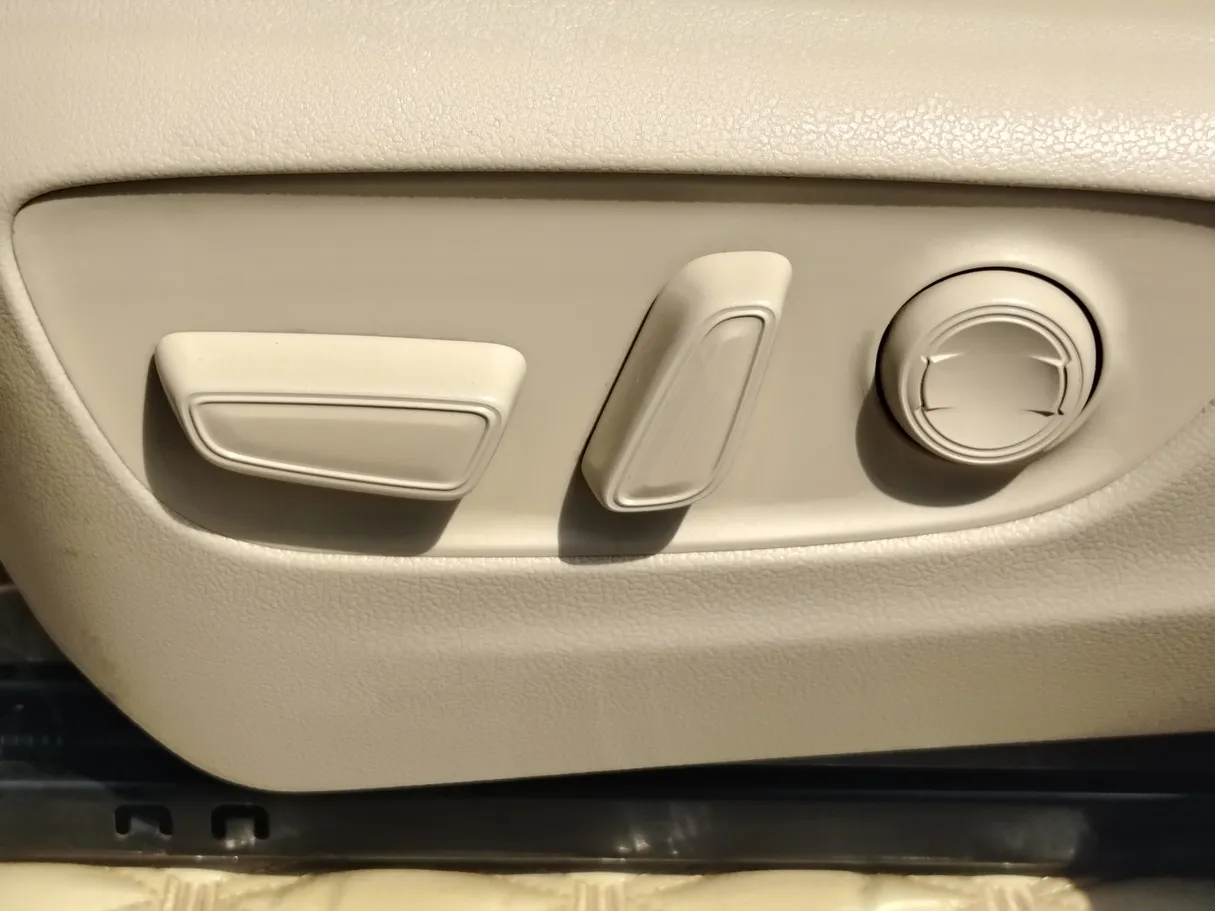 Car image 33
