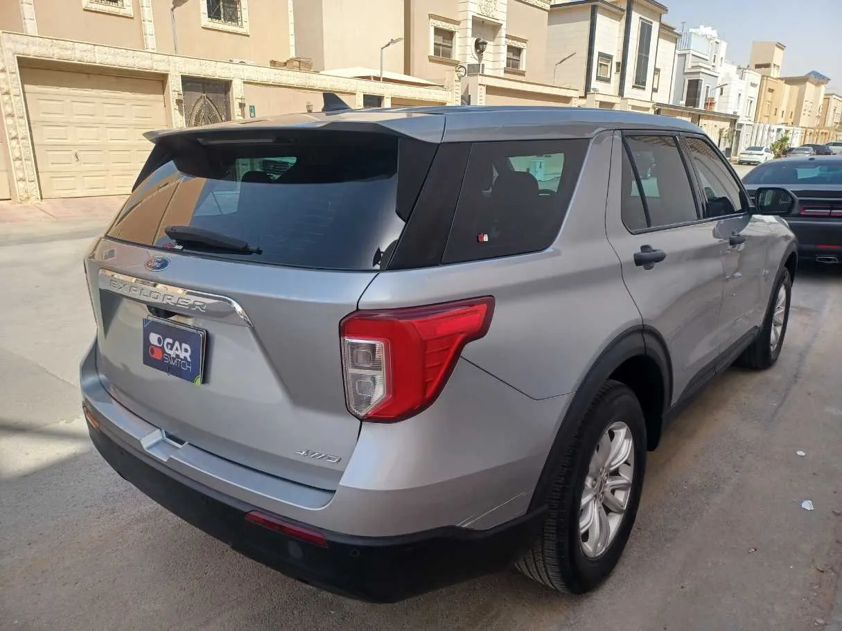 Car image 5