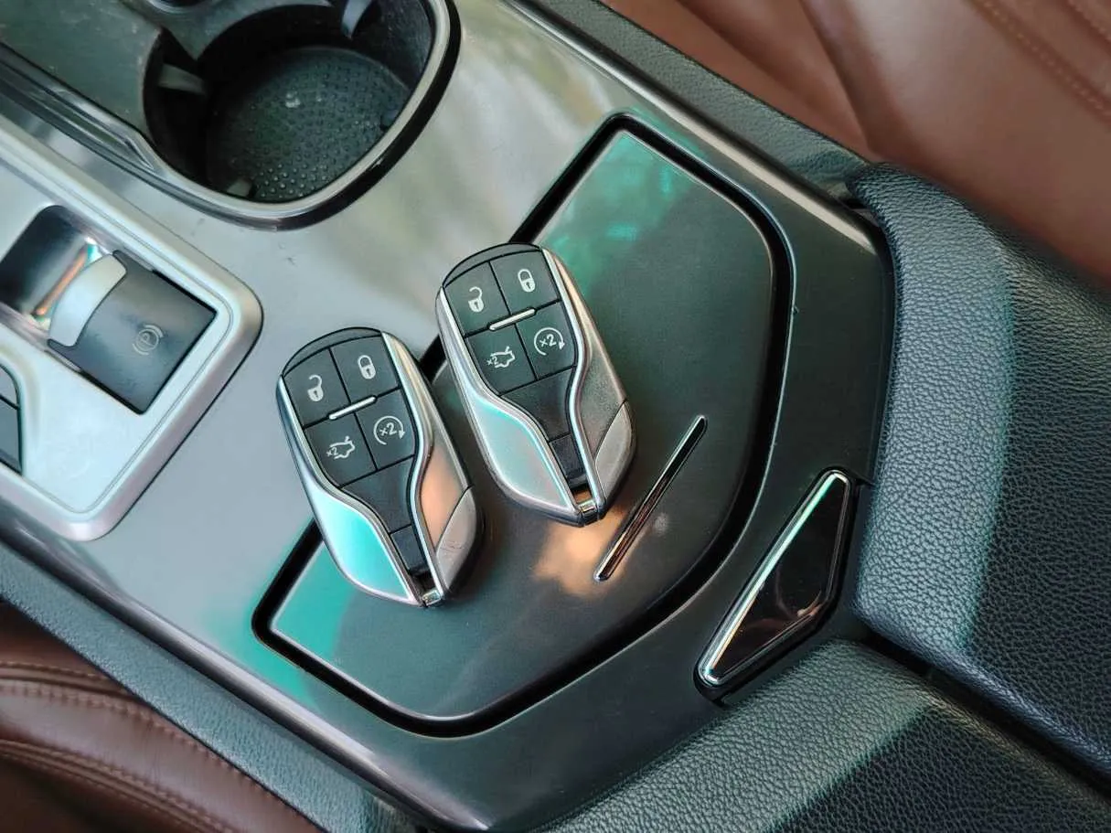 Car image 30