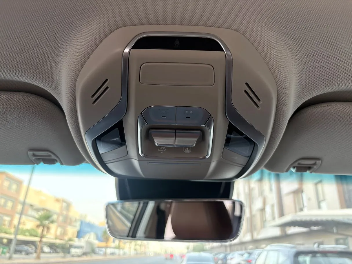 Car image 27