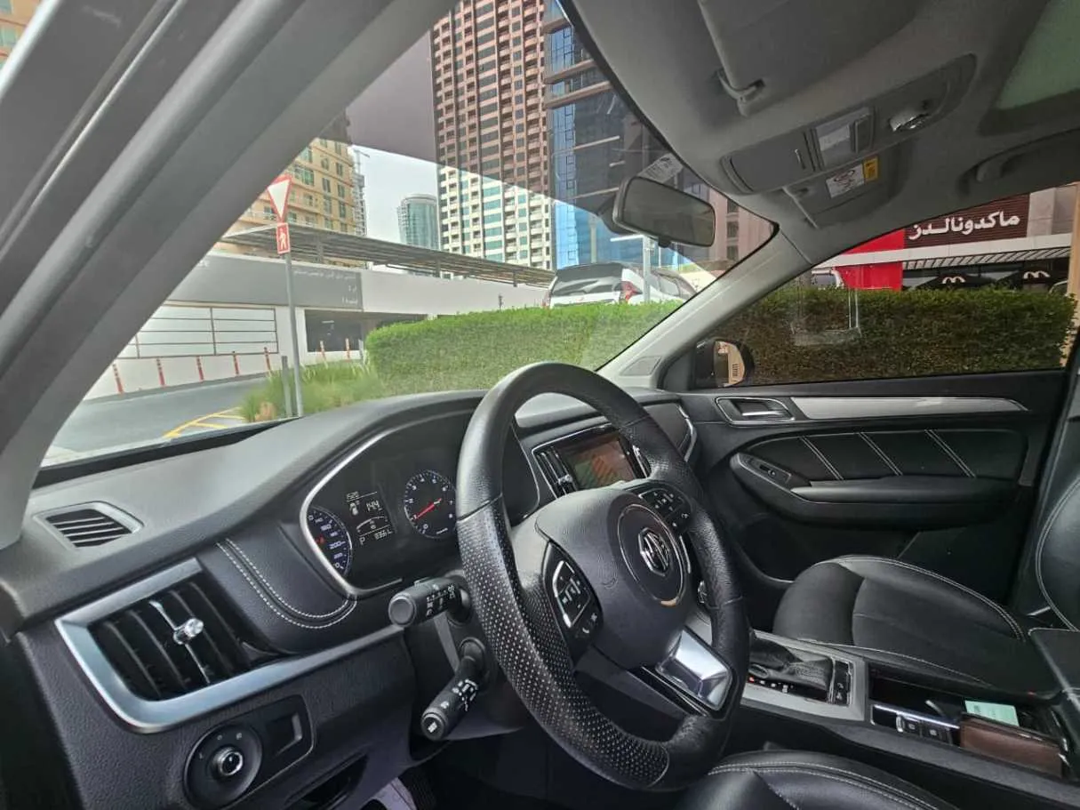Car image 11
