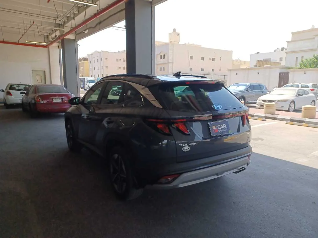 Car image 7