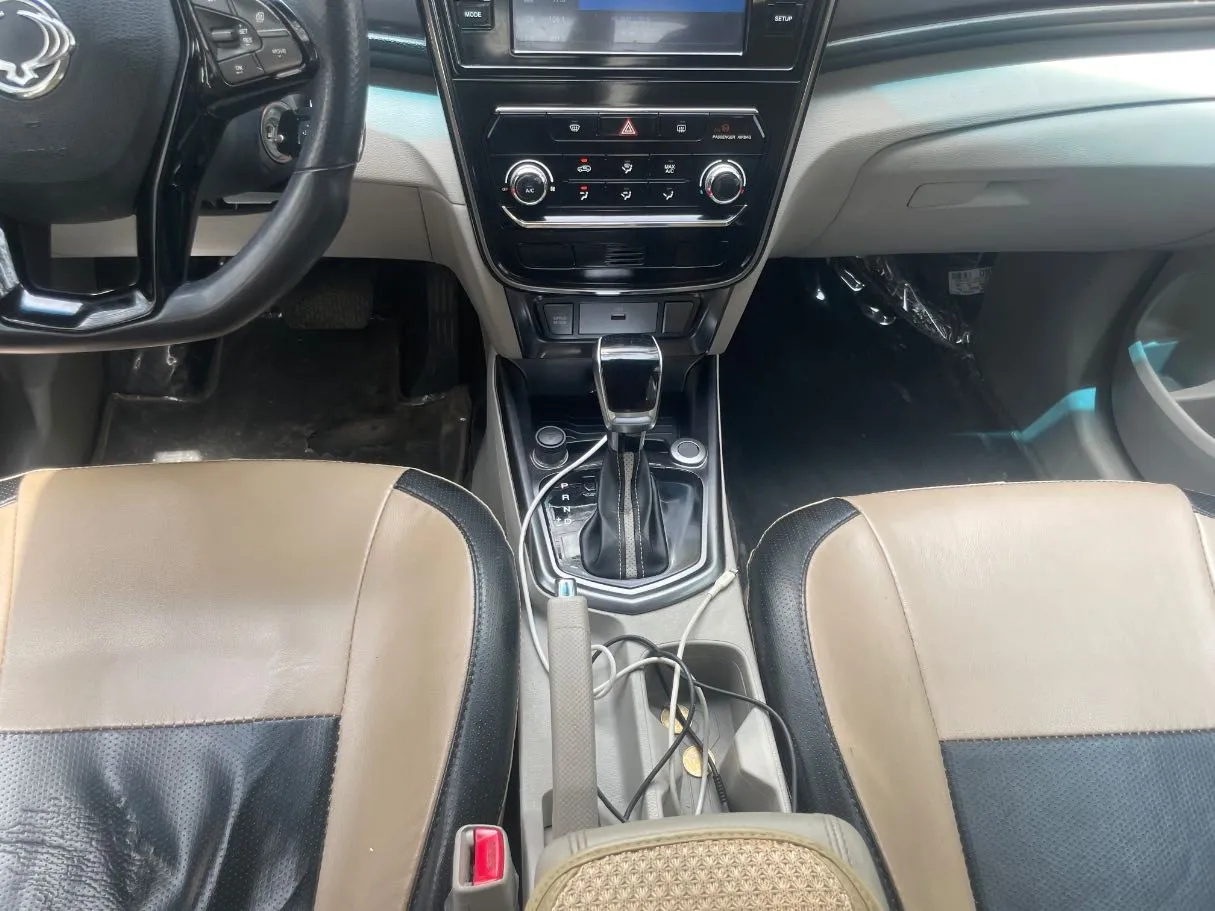 Car image 18