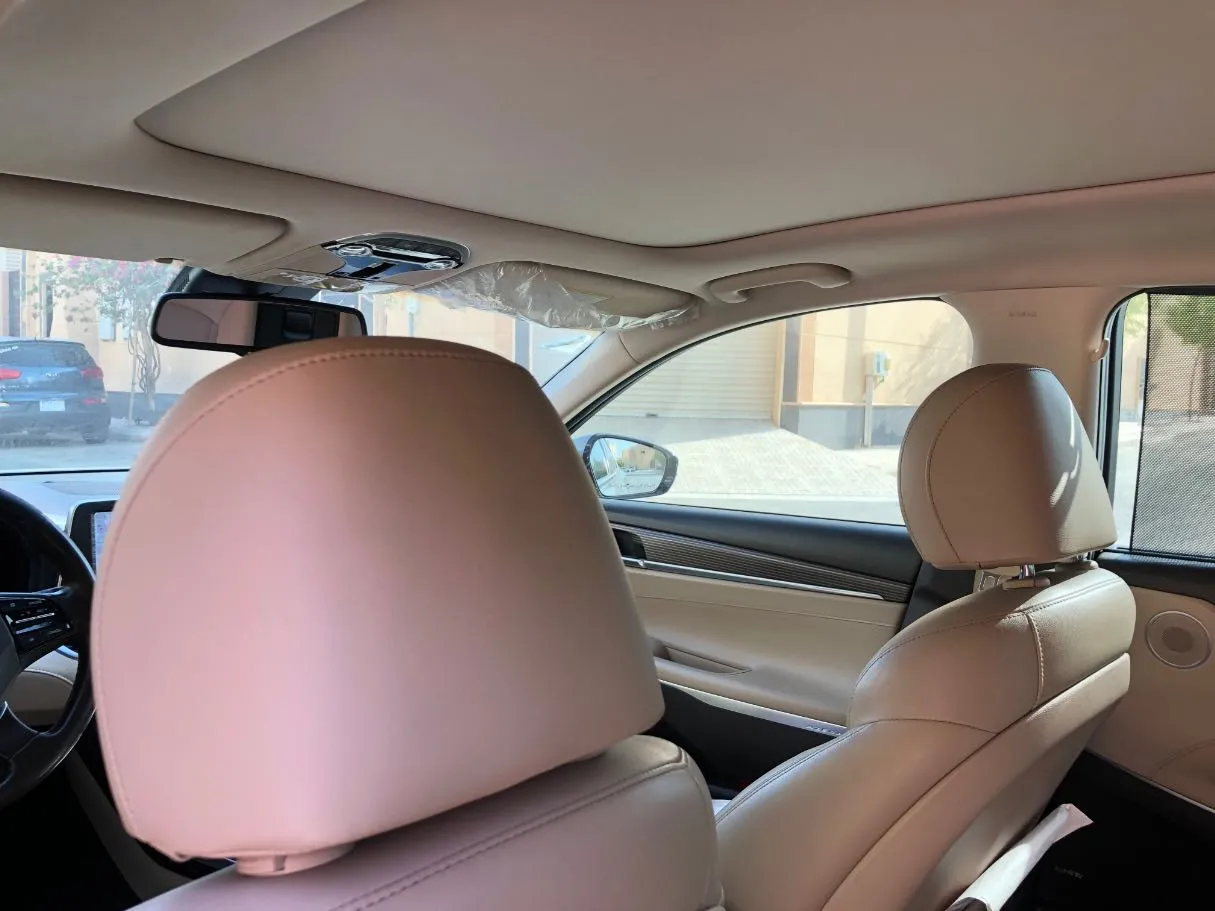 Car image 13