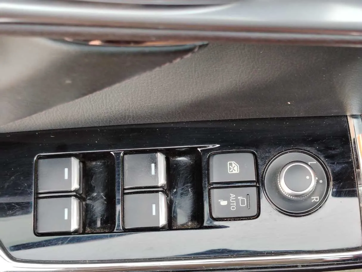 Car image 37