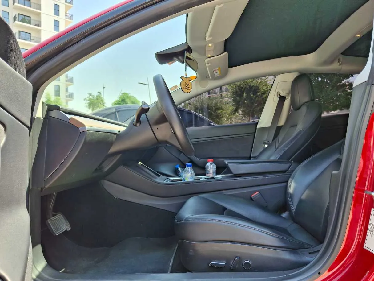 Car image 12