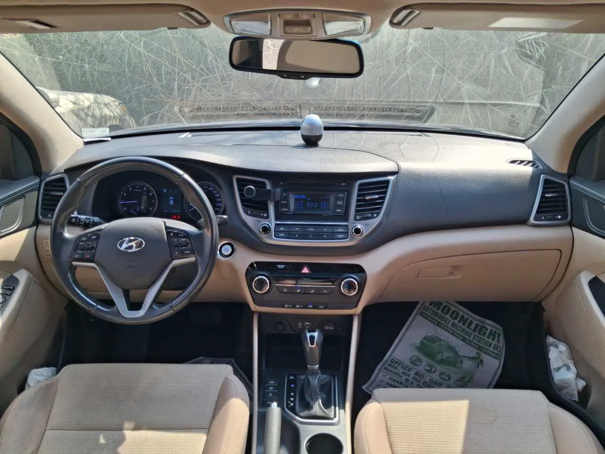 Car image 15