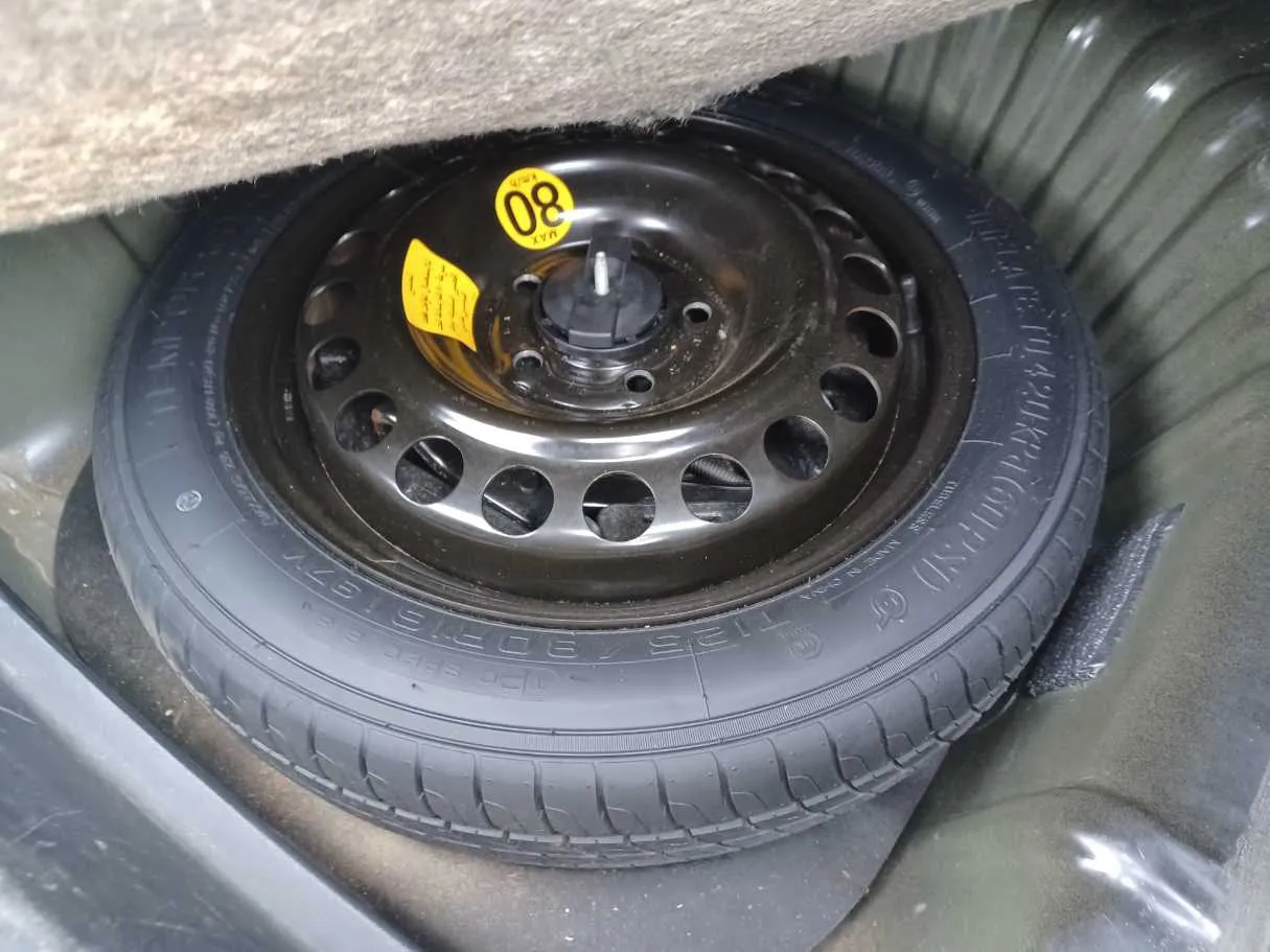 Car image 24