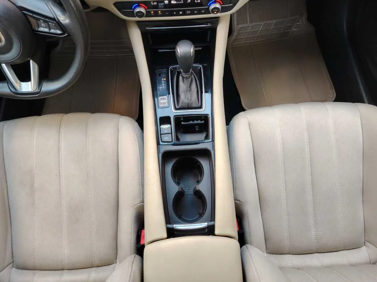 Car image 18