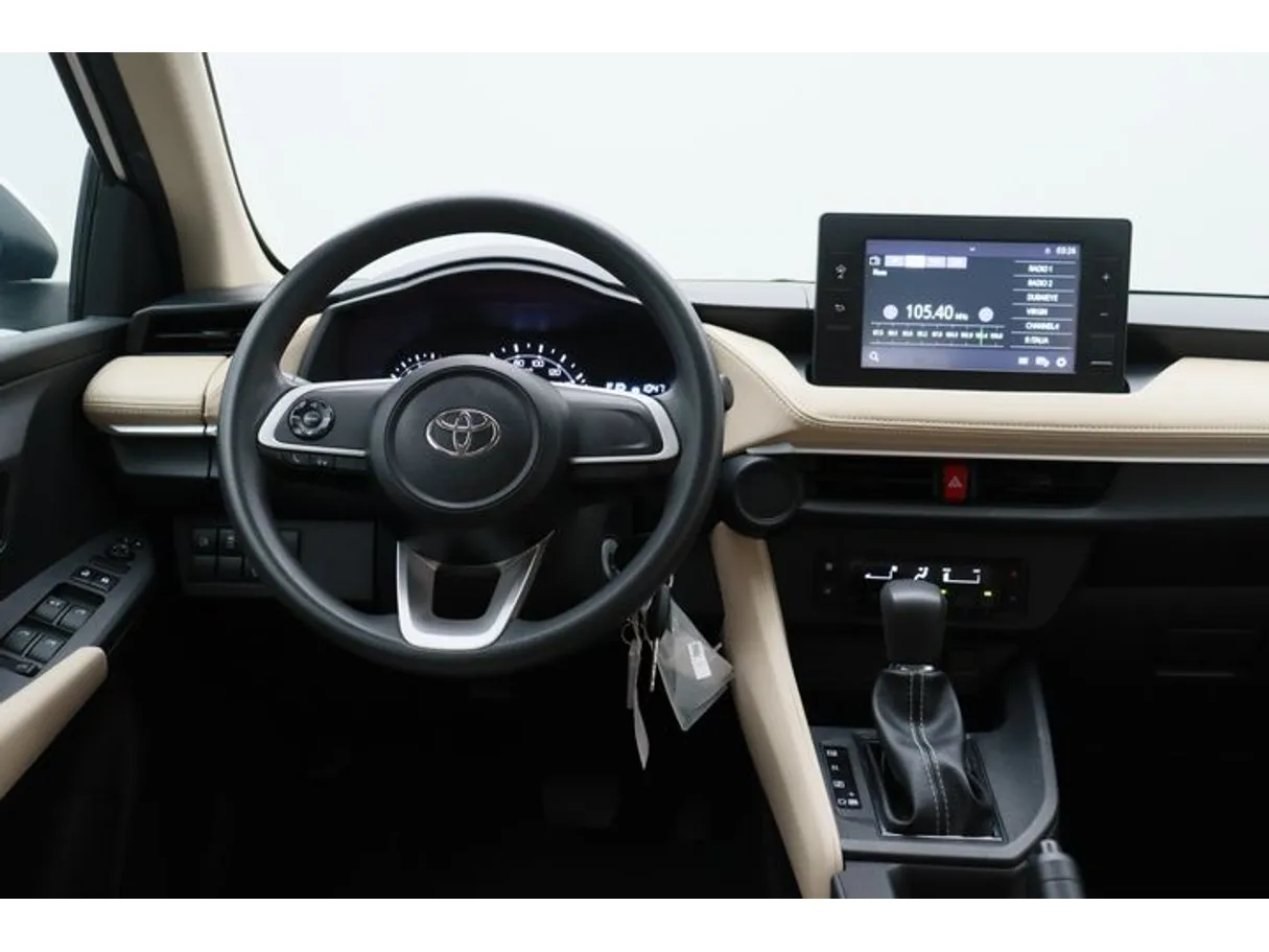 Car image 15