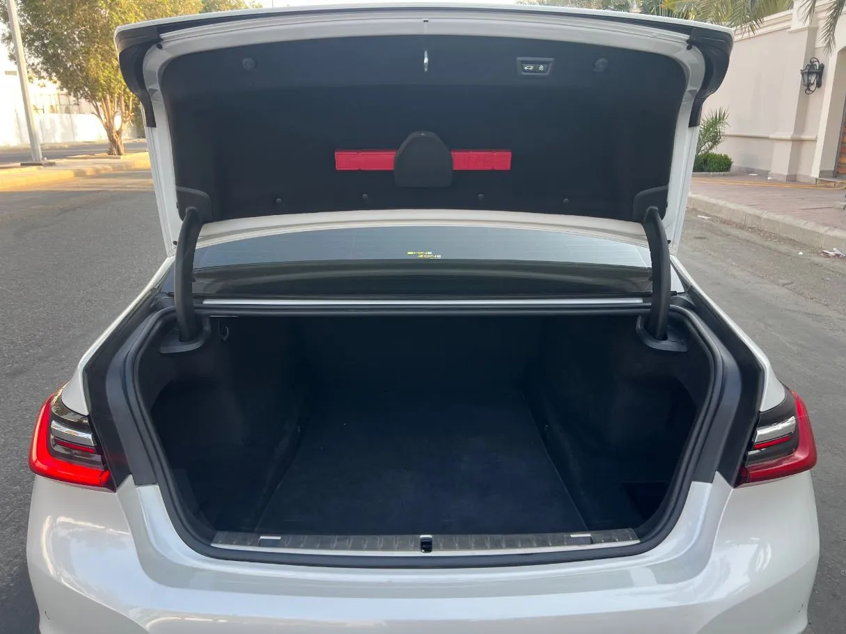 Car image 21