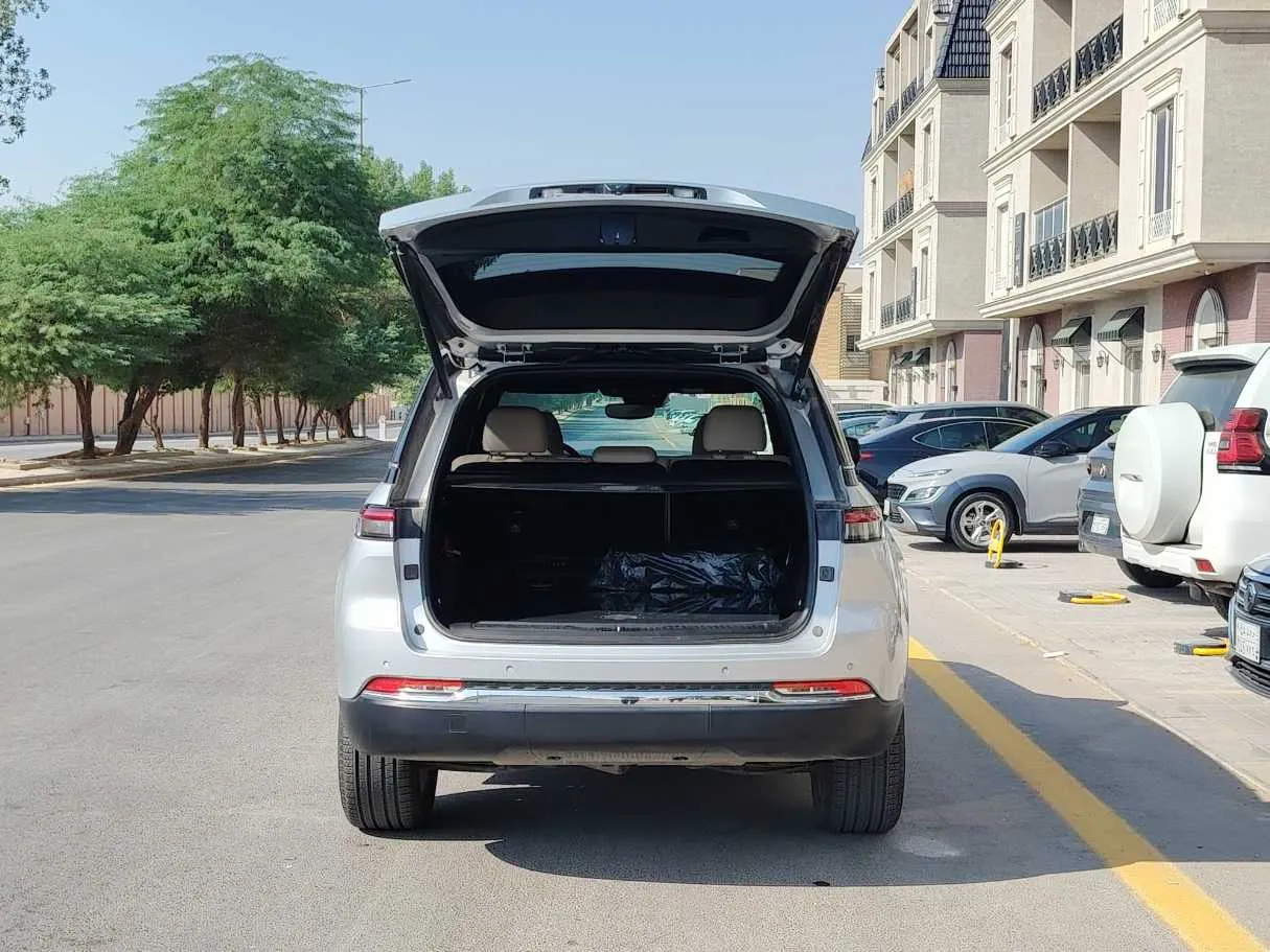 Car image 24