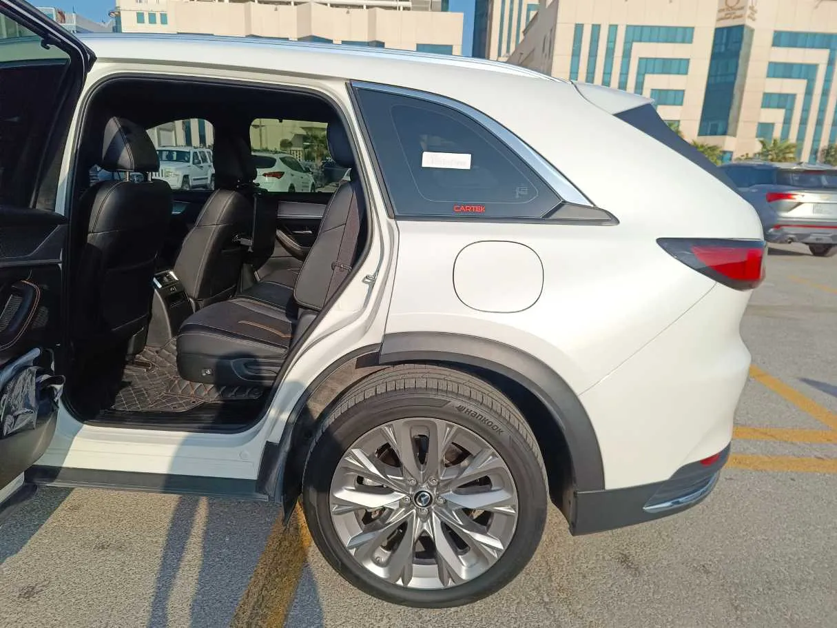 Car image 17