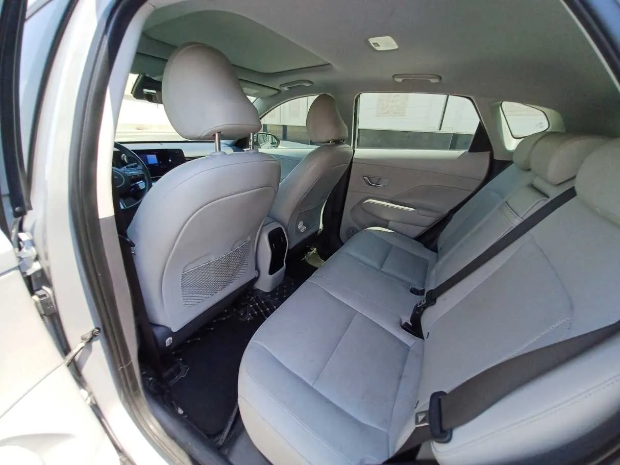 Car image 11