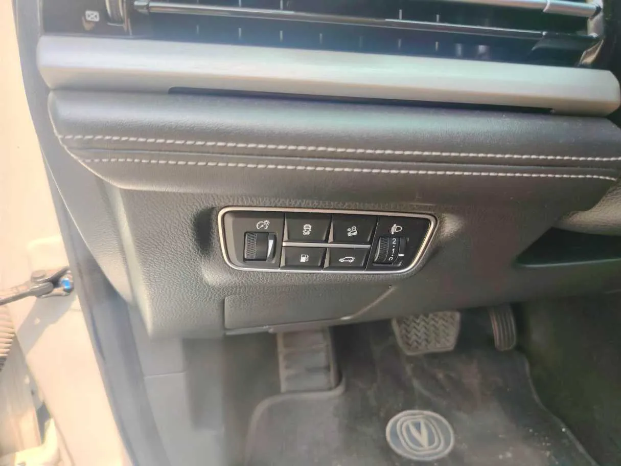 Car image 40