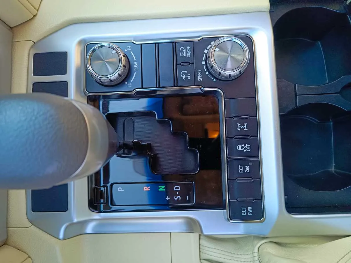Car image 26