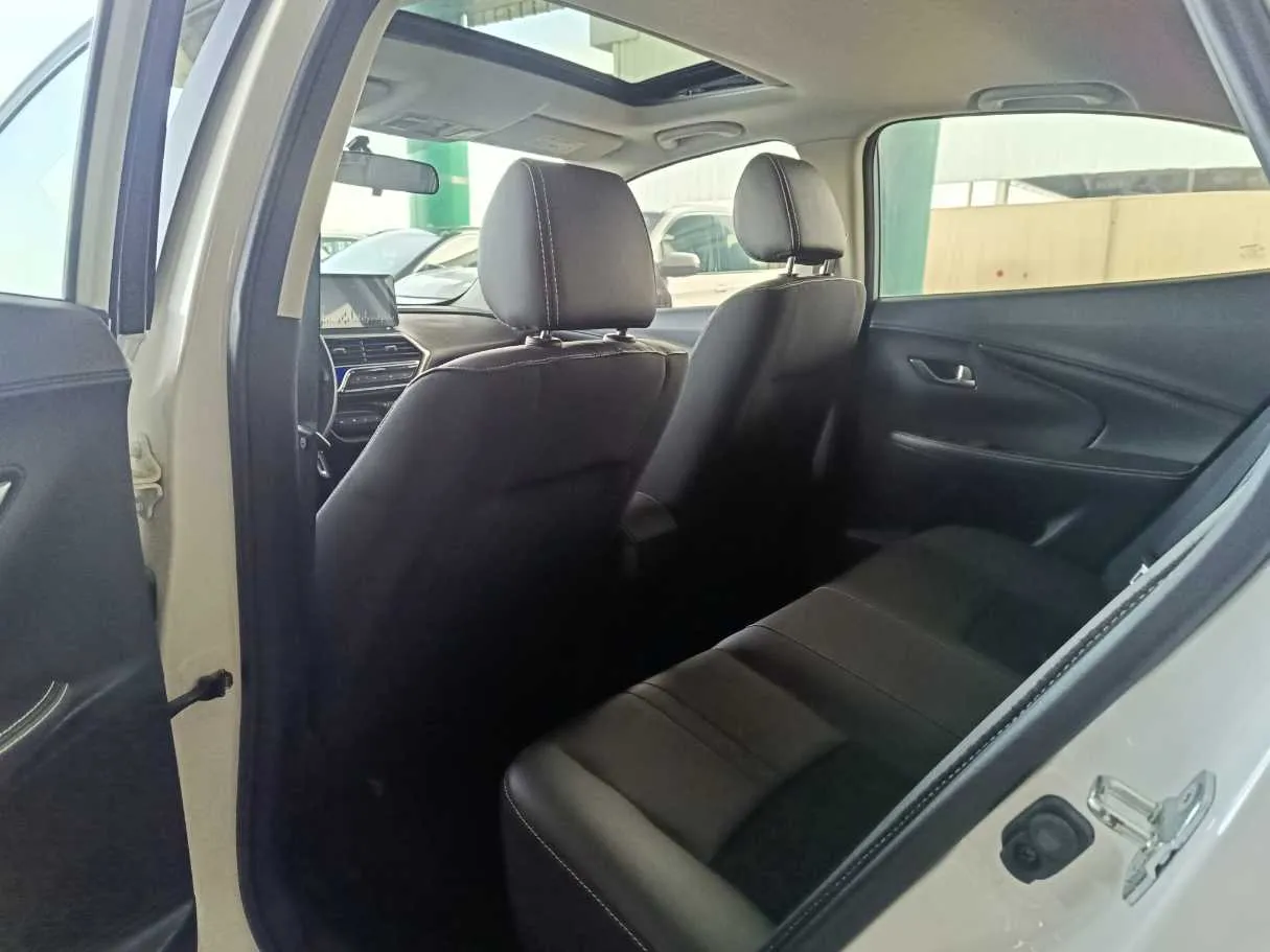 Car image 22