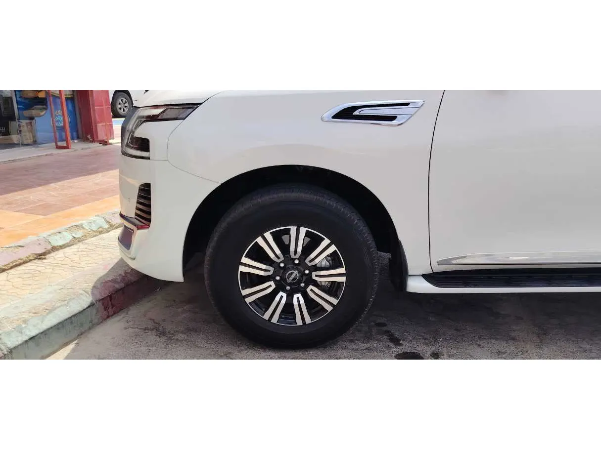 Car image 9
