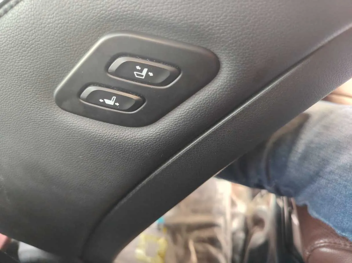 Car image 28