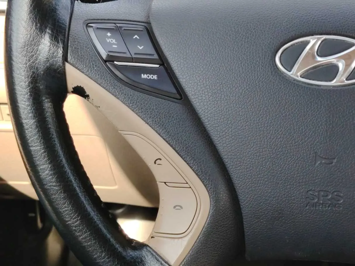 Car image 28