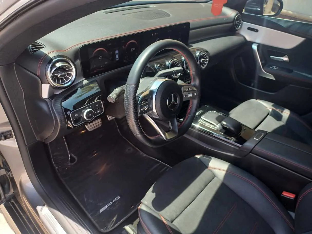 Car image 11