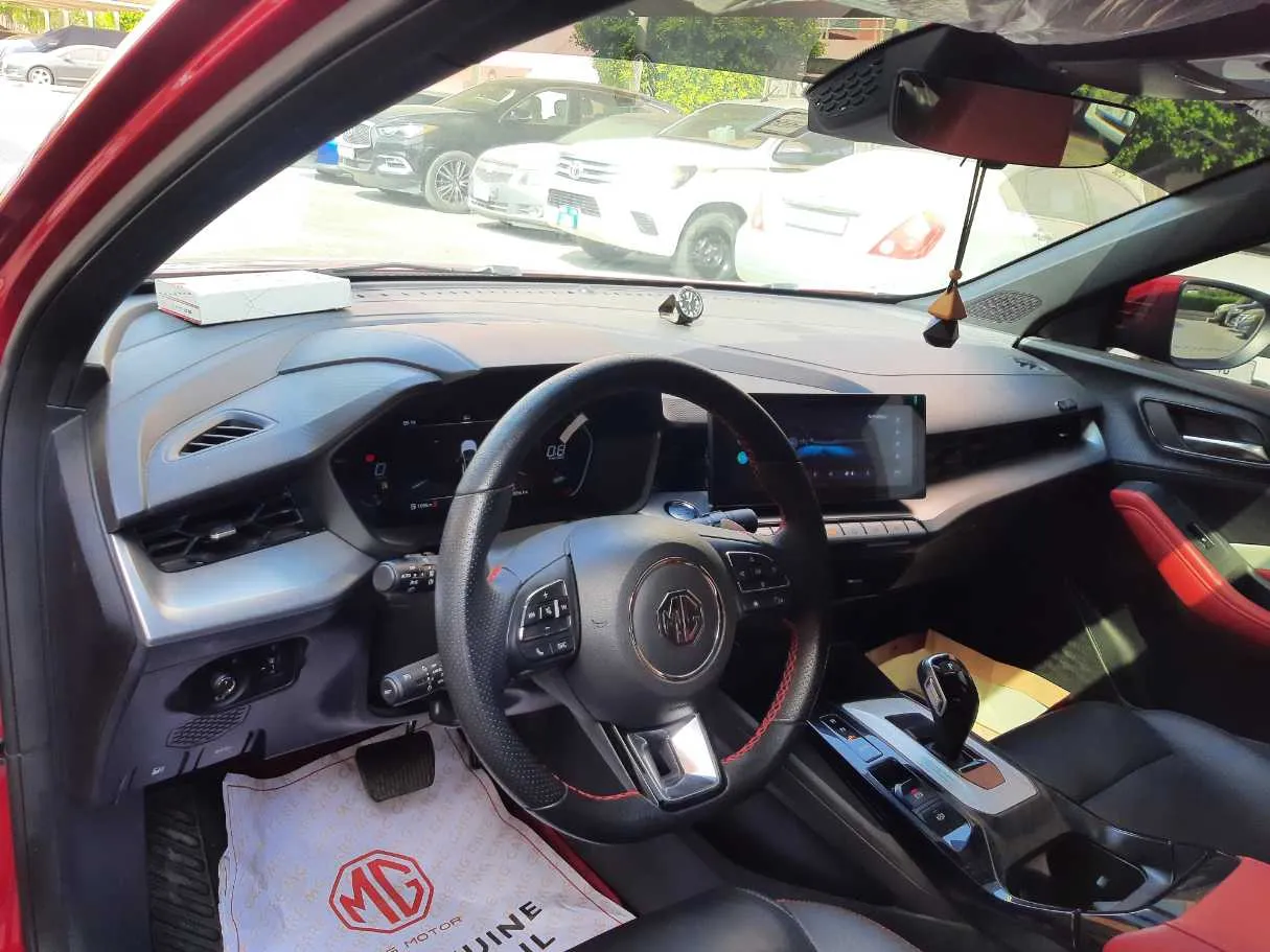 Car image 11