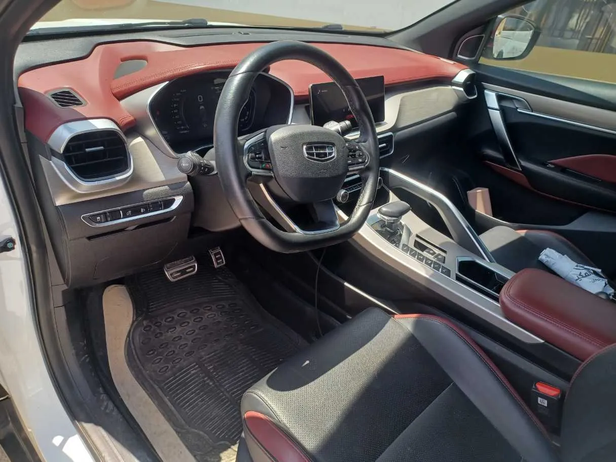 Car image 12