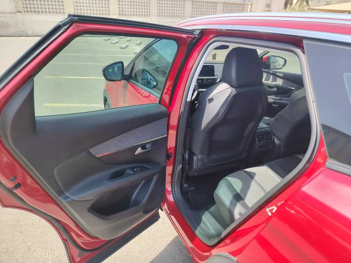 Car image 18