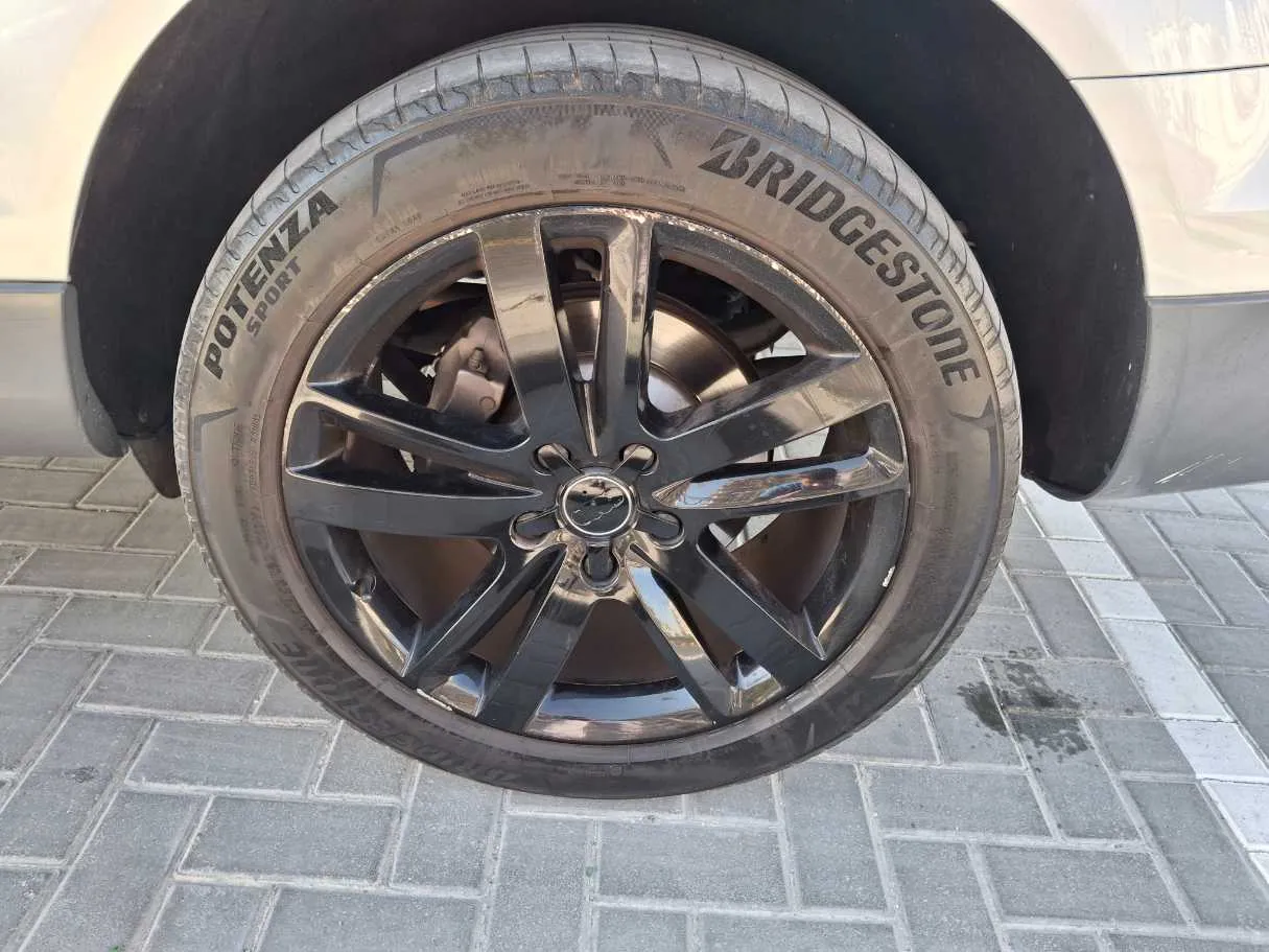 Car image 10