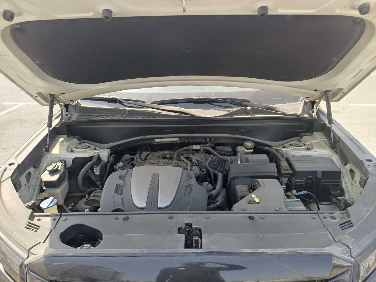Car image 25