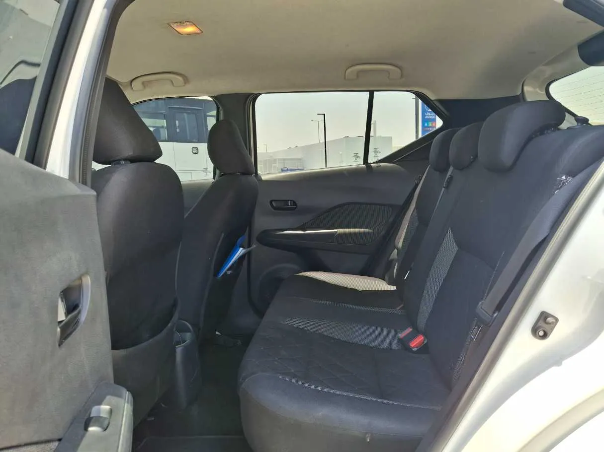 Car image 14