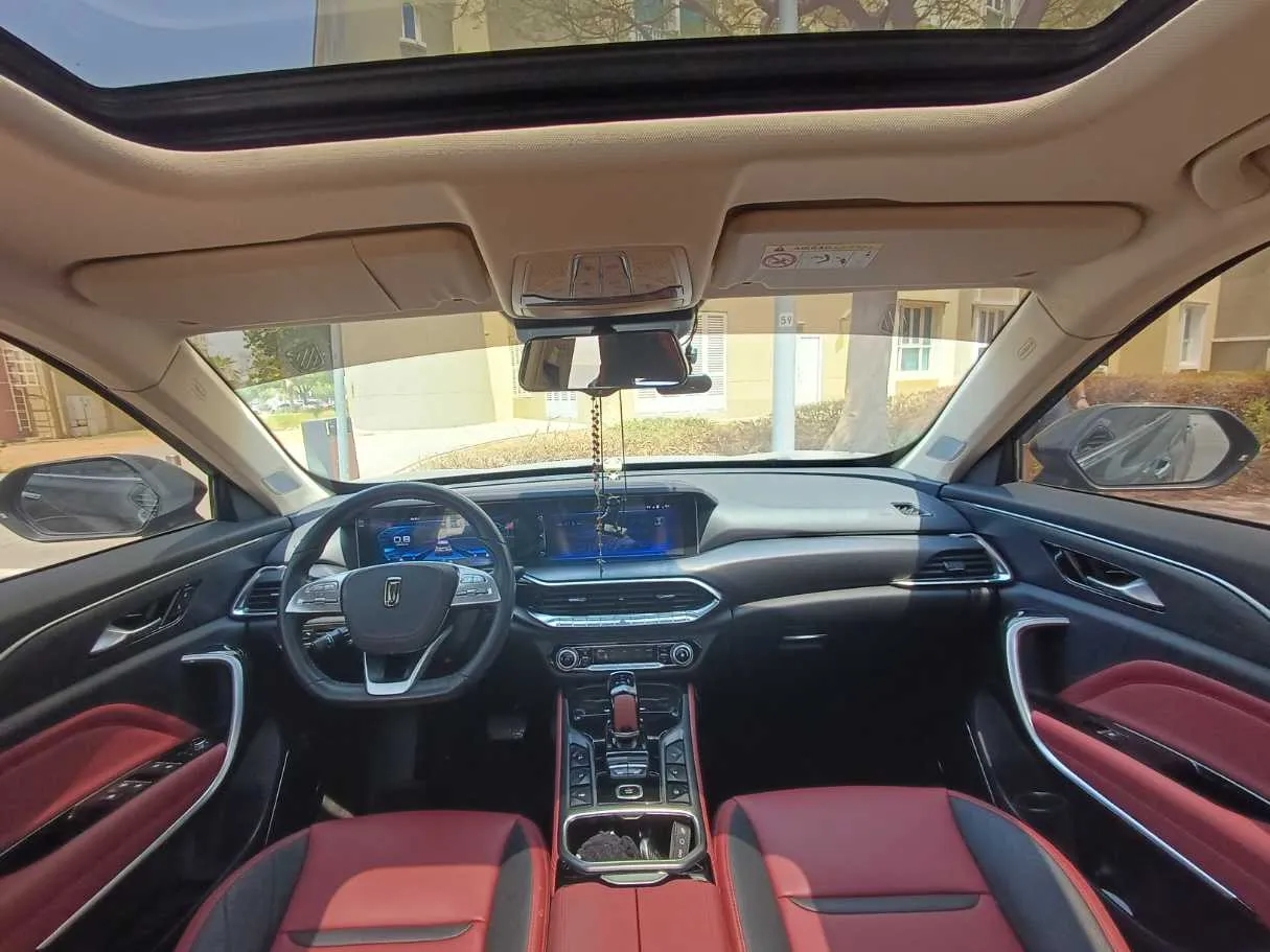 Car image 14