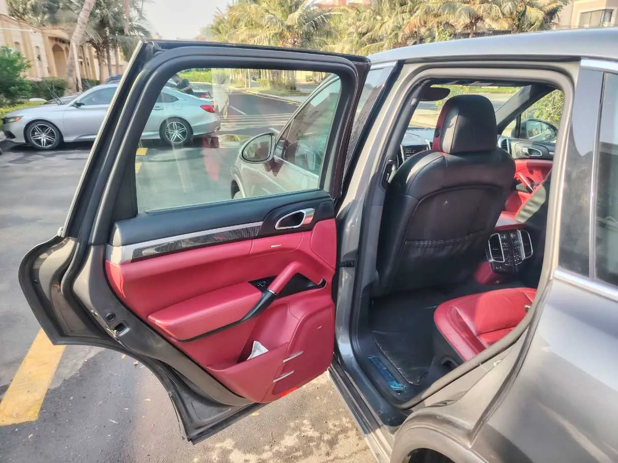 Car image 17