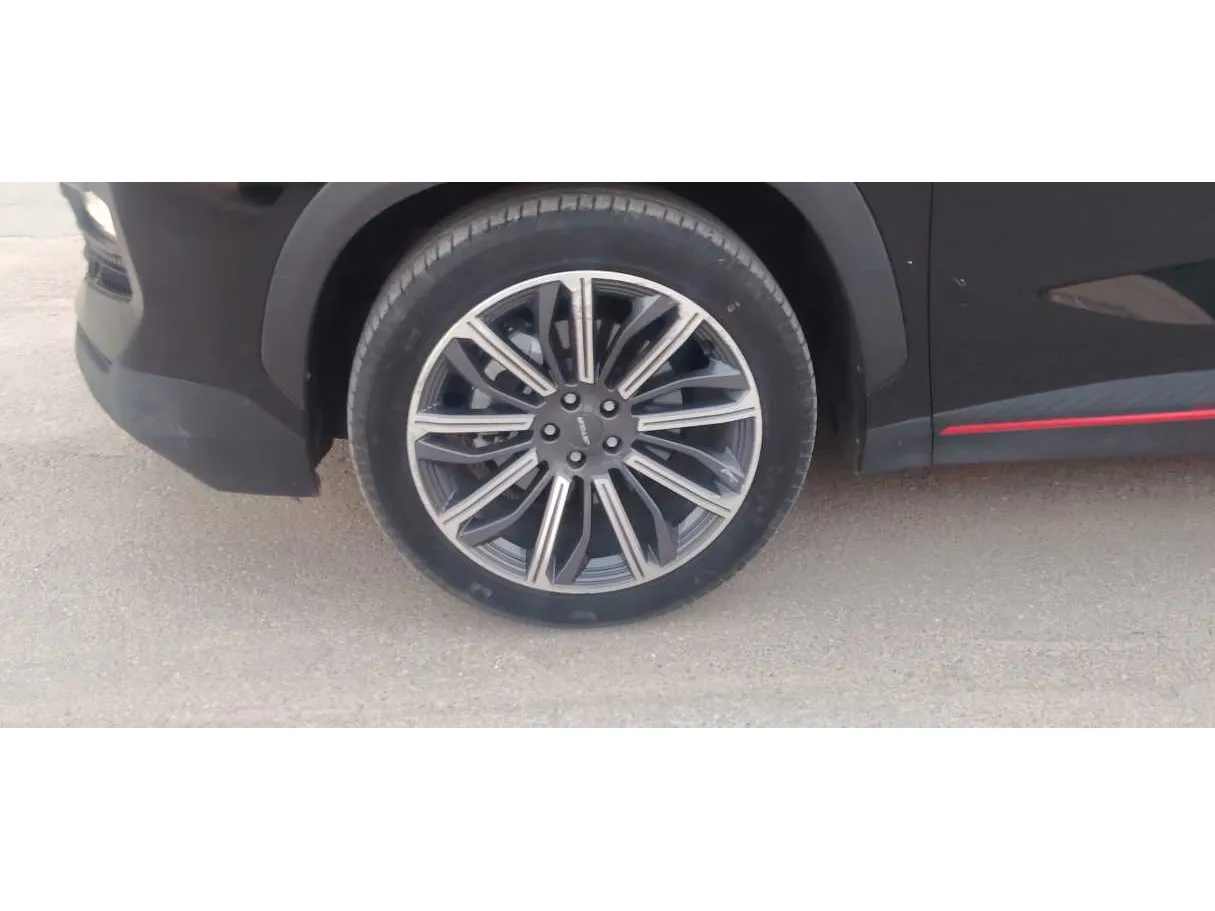 Car image 10