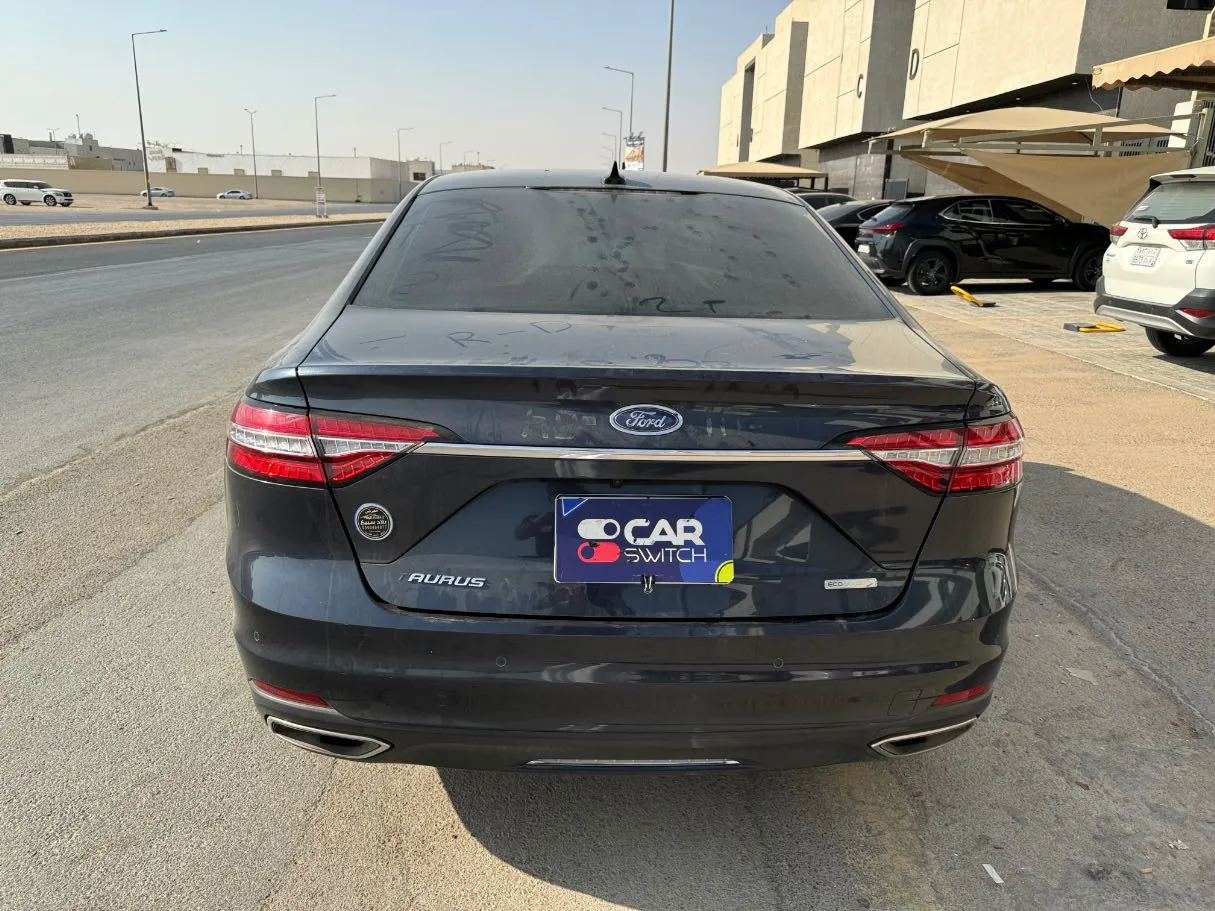 Car image 6