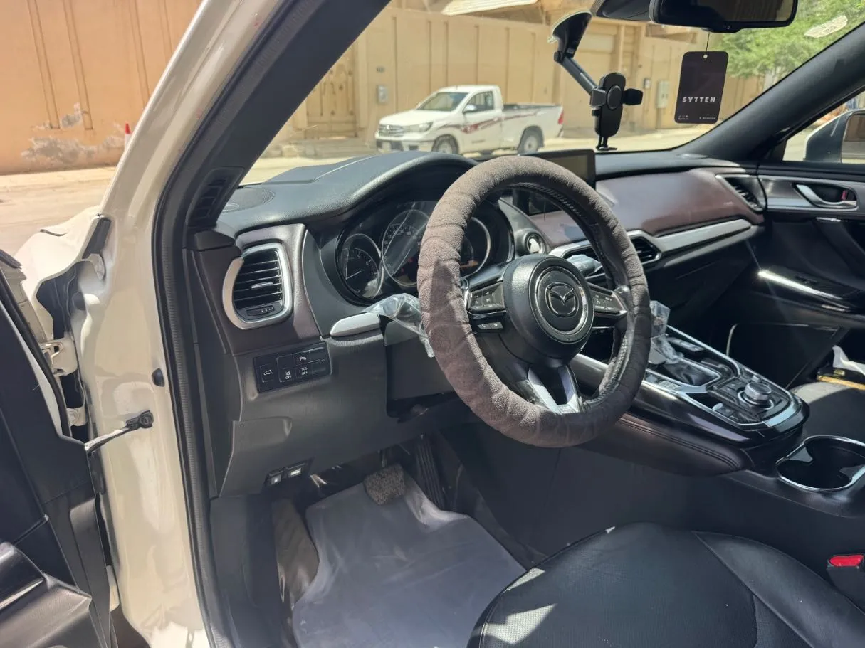 Car image 11