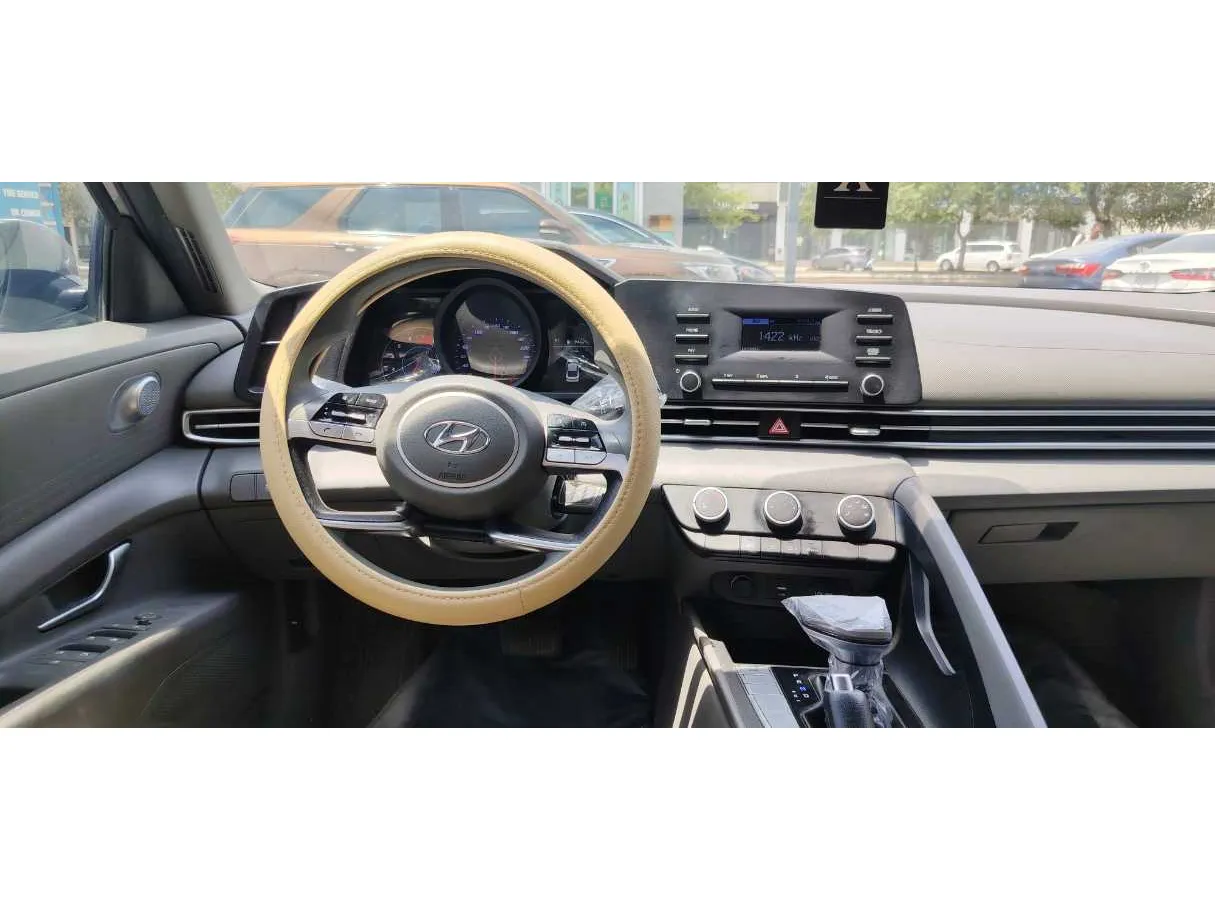 Car image 15