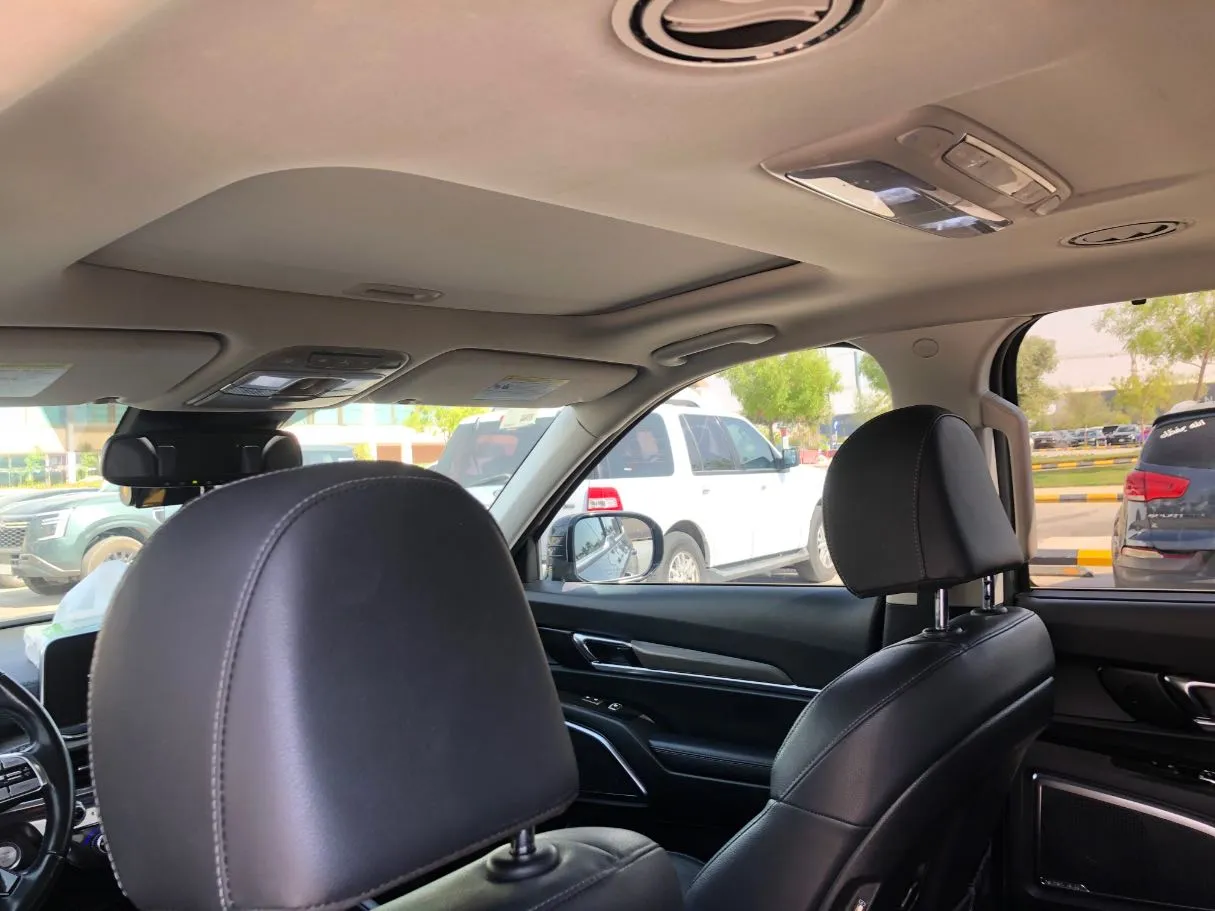 Car image 16