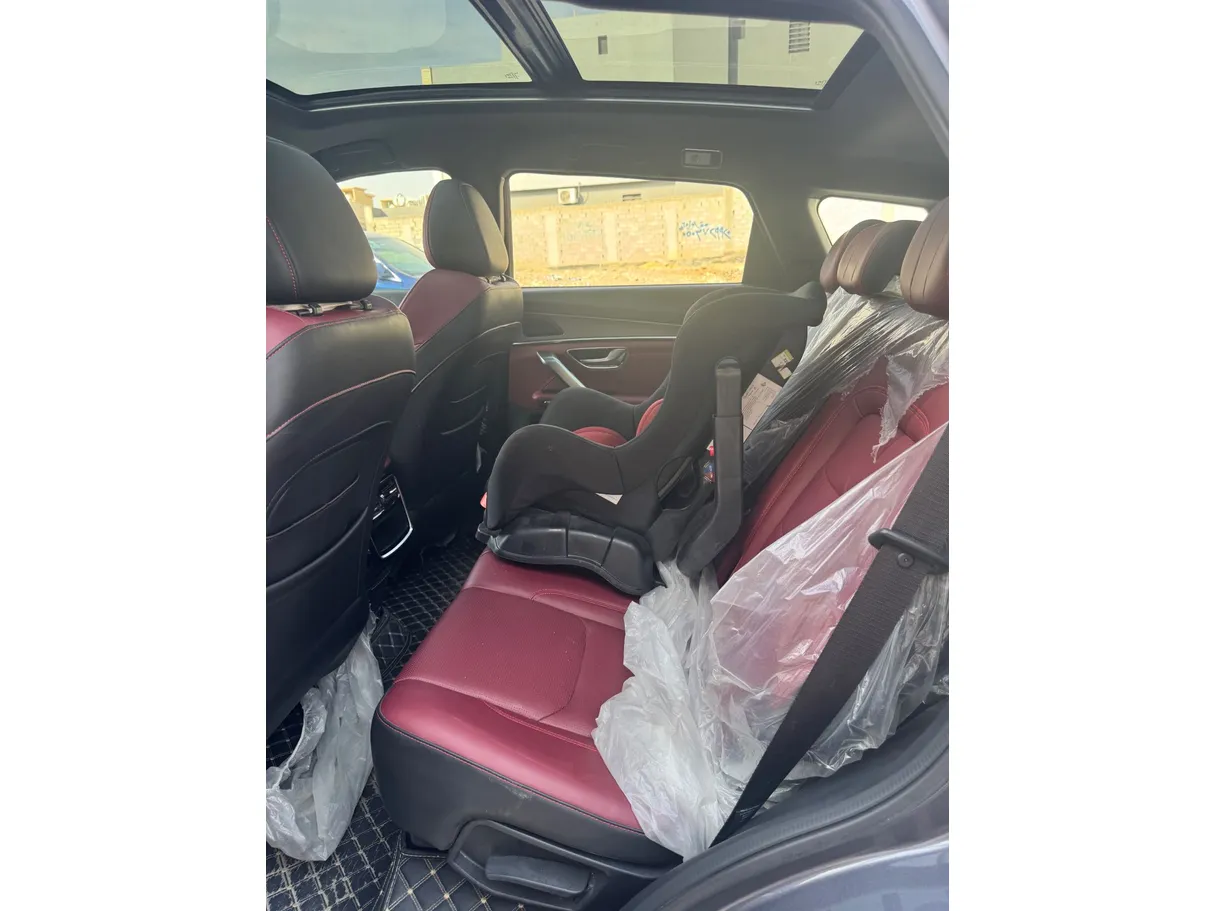 Car image 13