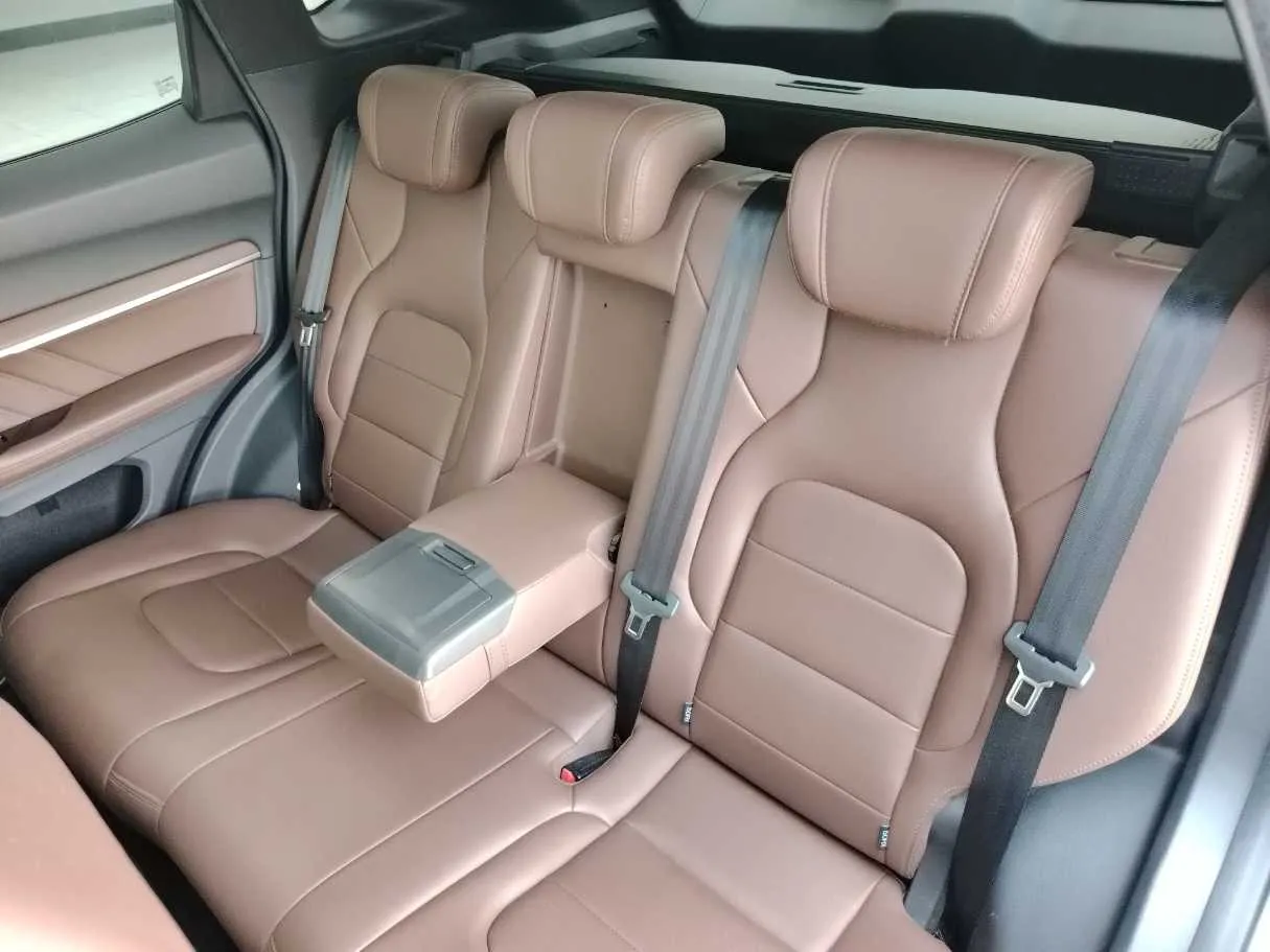 Car image 15
