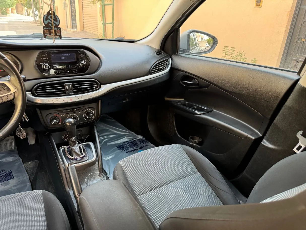 Car image 22