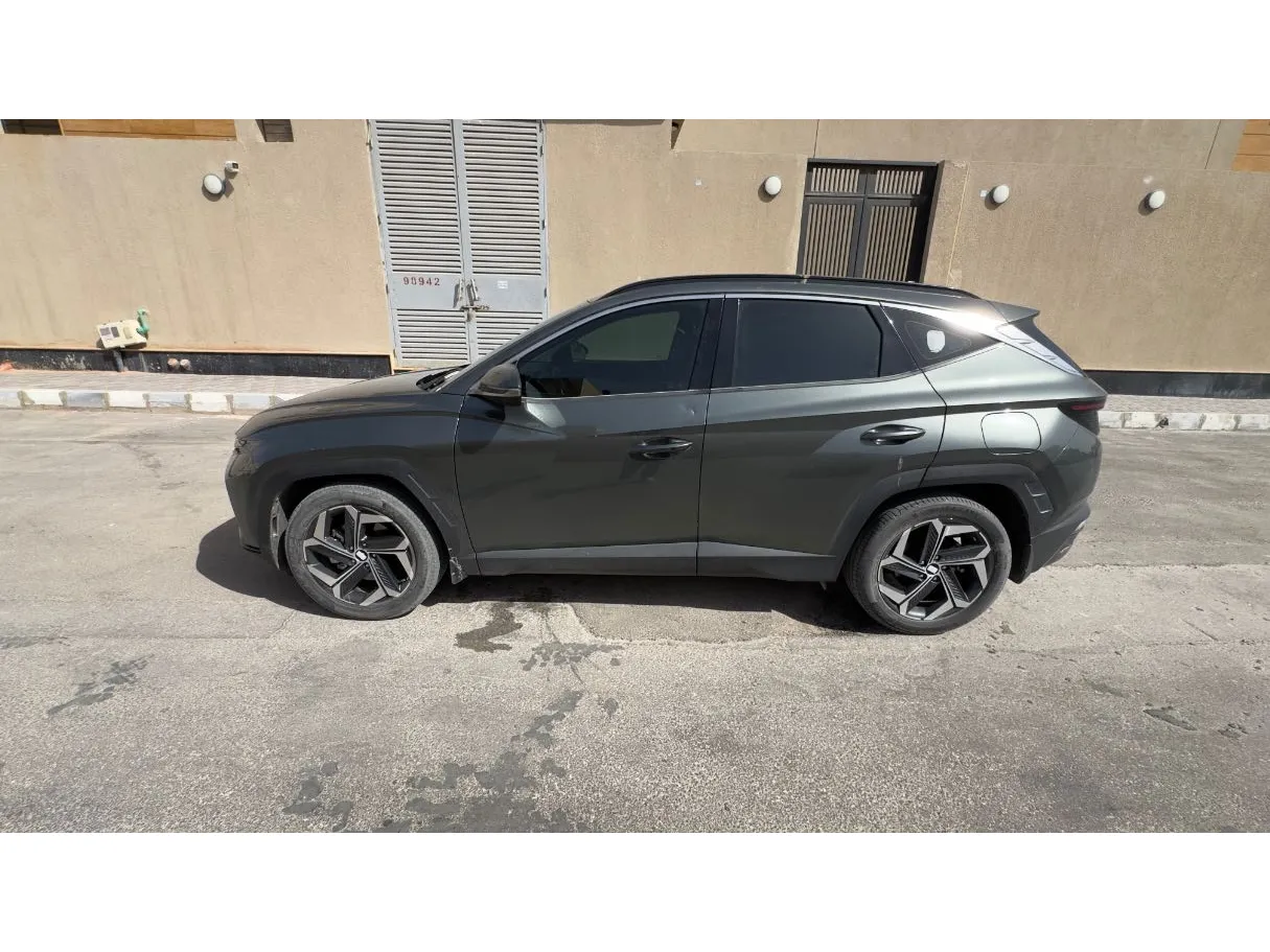 Car image 8