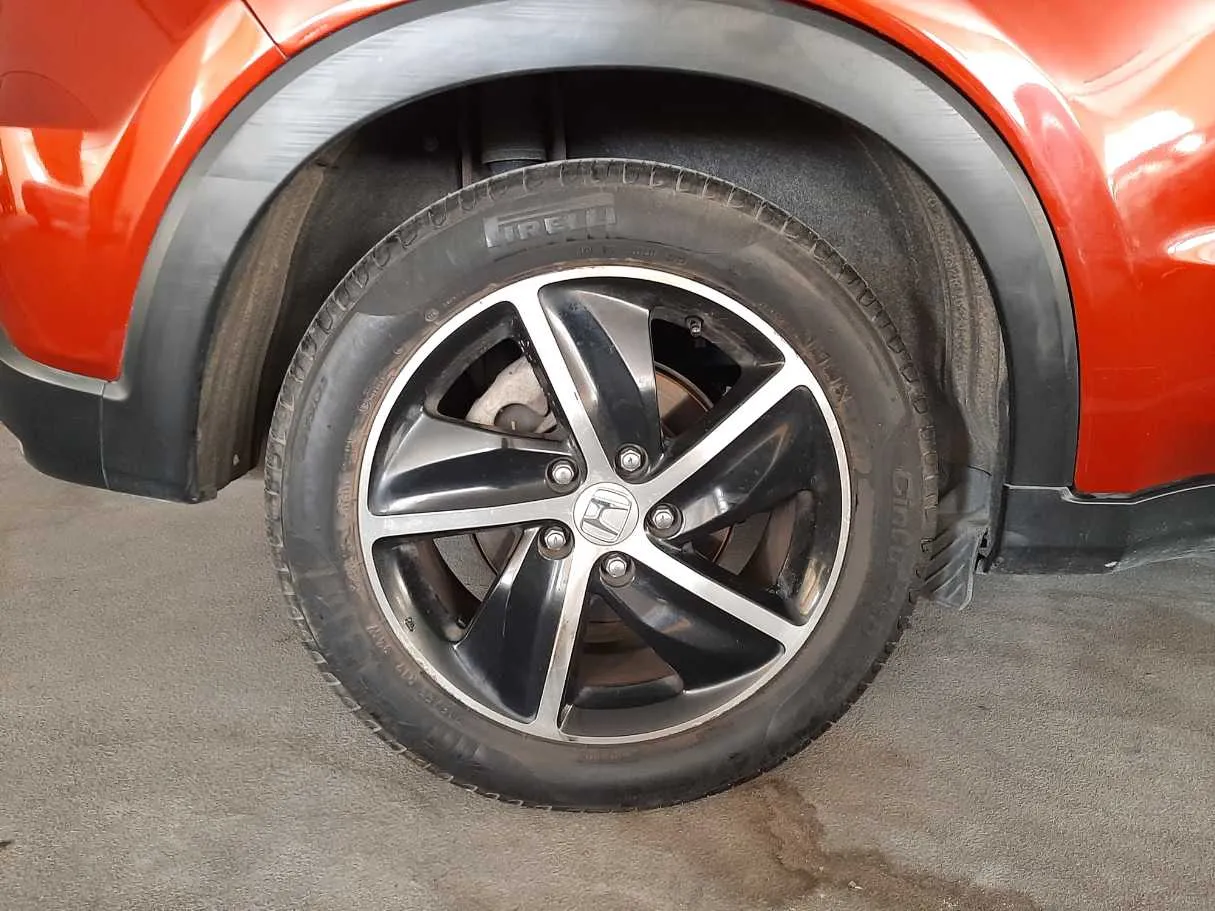 Car image 9
