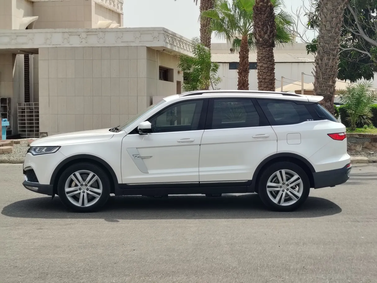 Car image 8